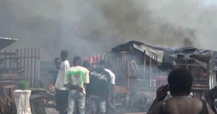 Breaking News: Fire Guts Ogbe-Ijoh Market In Warri, destroying goods worth Millions