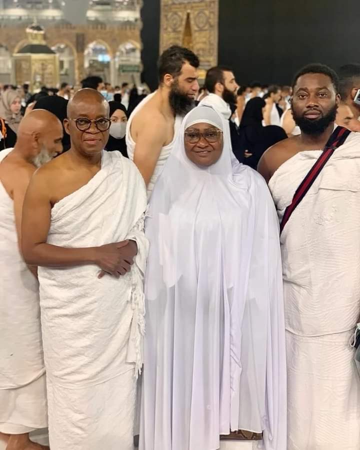 Gov Oyetola leads family for supplication at Saudi Arabia: Photos