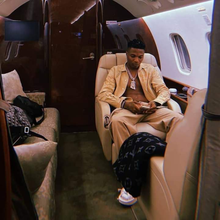 Wizkid still hustles like he hasn't been king for more than 10 years now !! That is how King do