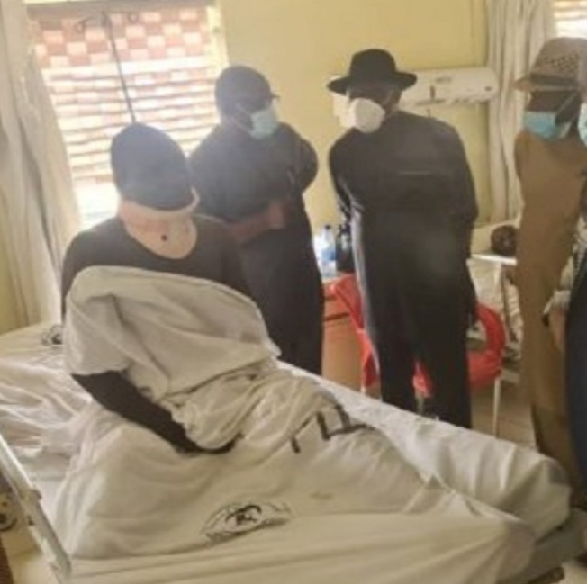 Jonathan visits his personal injured police security officer in hospital after an auto crash