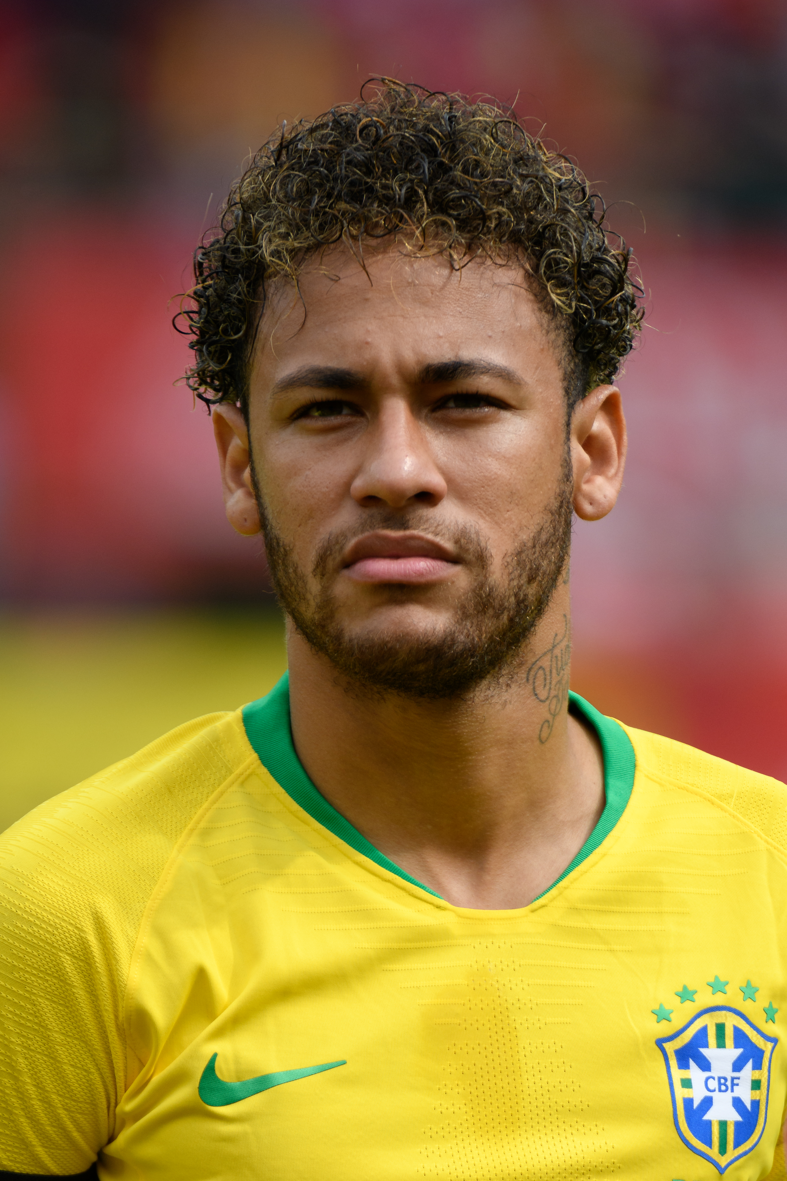 Football fan in poor health bequeaths all of his possessions to Neymar, PSG player.