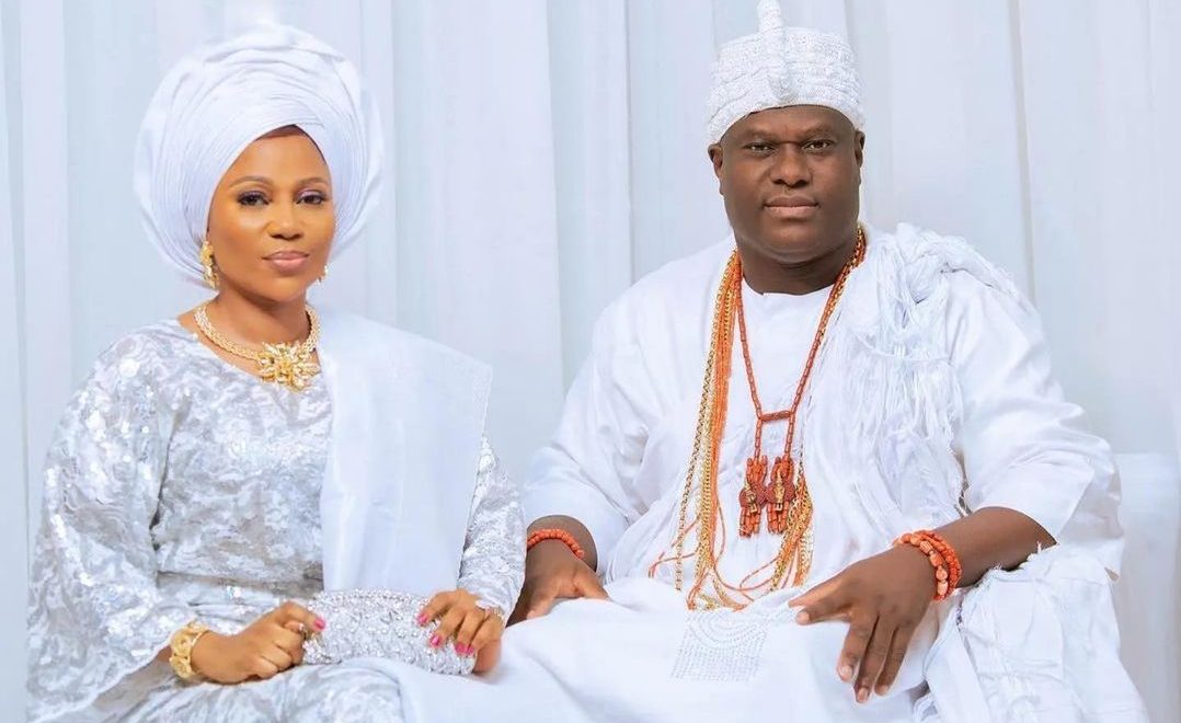 Ooni introduces his sixth wife, Olori Akinmuda.